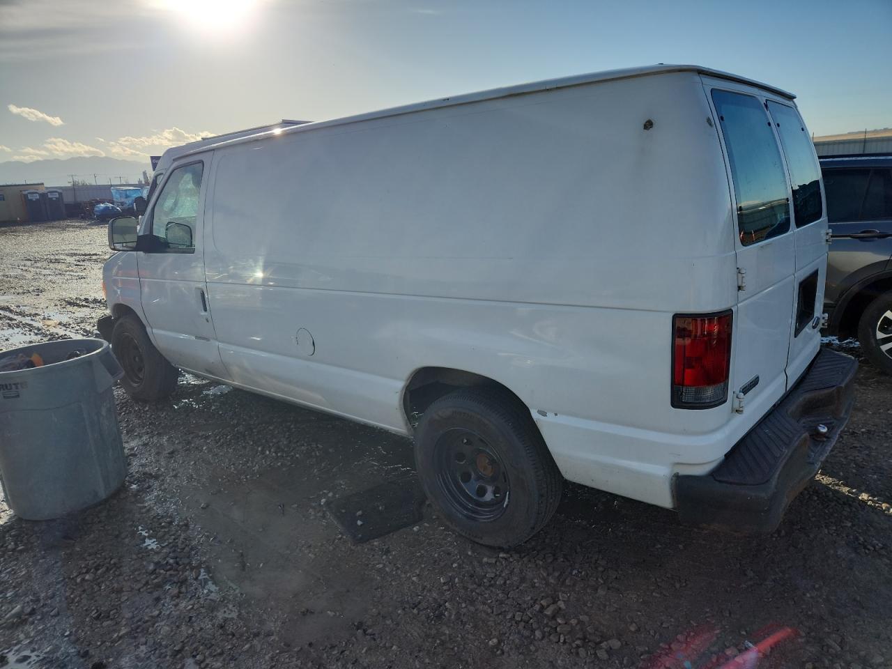 Ford Econoline E150 Van Image 10