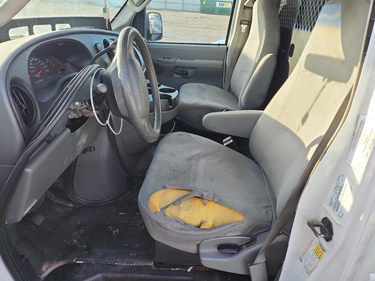 Ford Econoline E150 Van Image 3