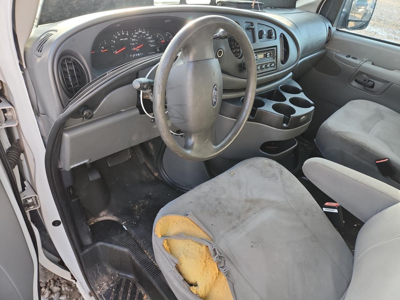 Ford Econoline E150 Van Image 11