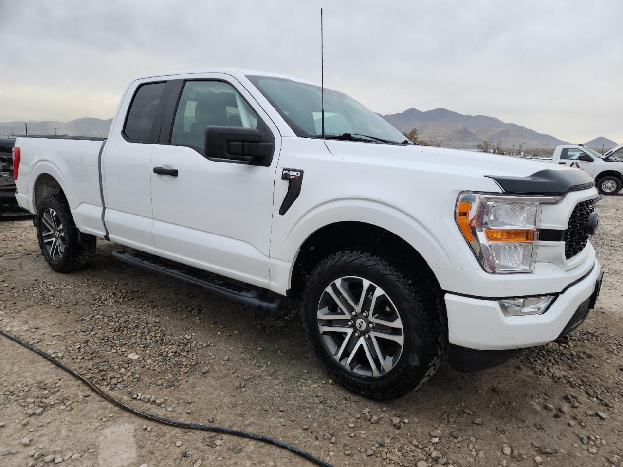 Ford F-150 Super Cab Image 5