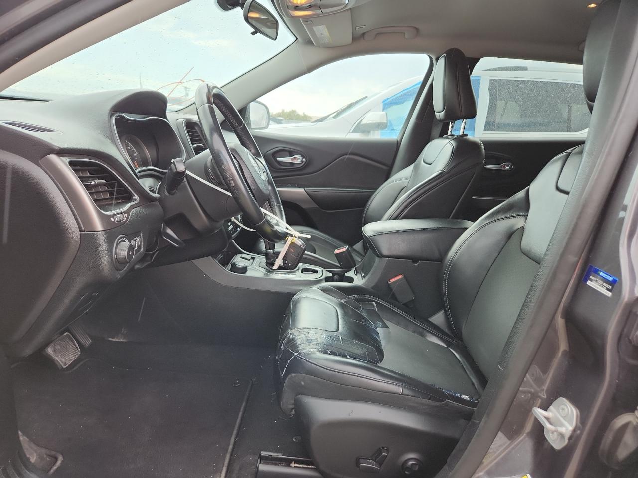 Jeep Grand Cherokee Latitude Plus Image 2