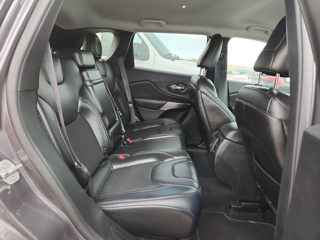 Jeep Grand Cherokee Latitude Plus Image 8