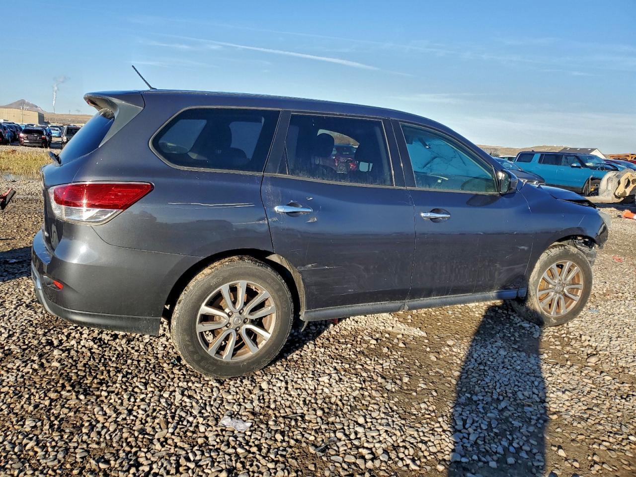 Nissan Pathfinder S Image 8