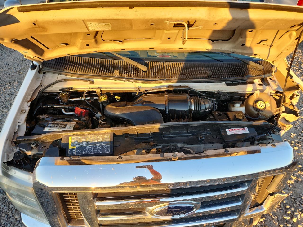 Ford Econoline E350 Super Duty Van Image 12