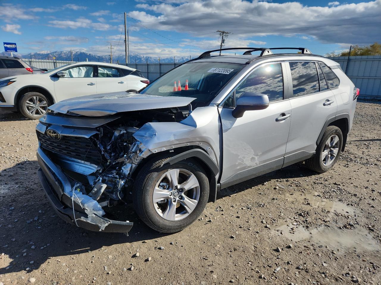 Toyota RAV4 Xle Image 1