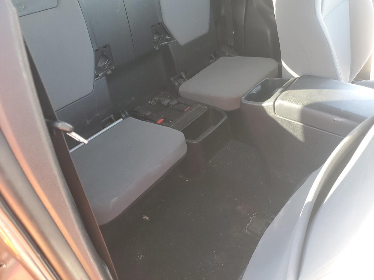 Toyota Tacoma Access Cab Image 12