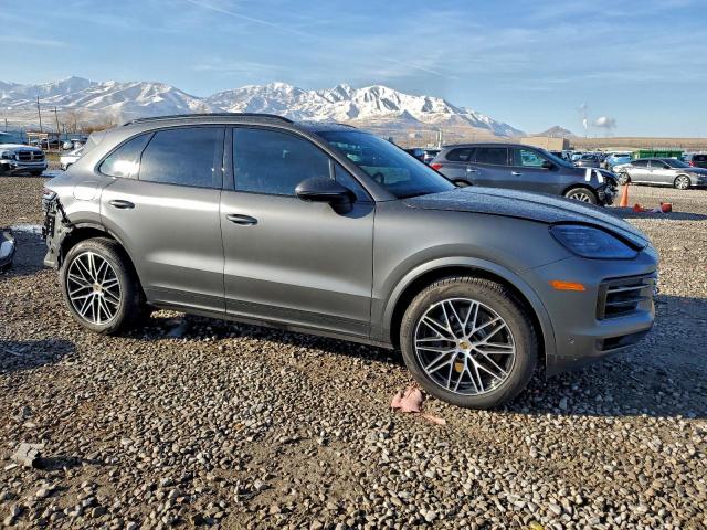 Porsche Cayenne E-hybrid Image 4