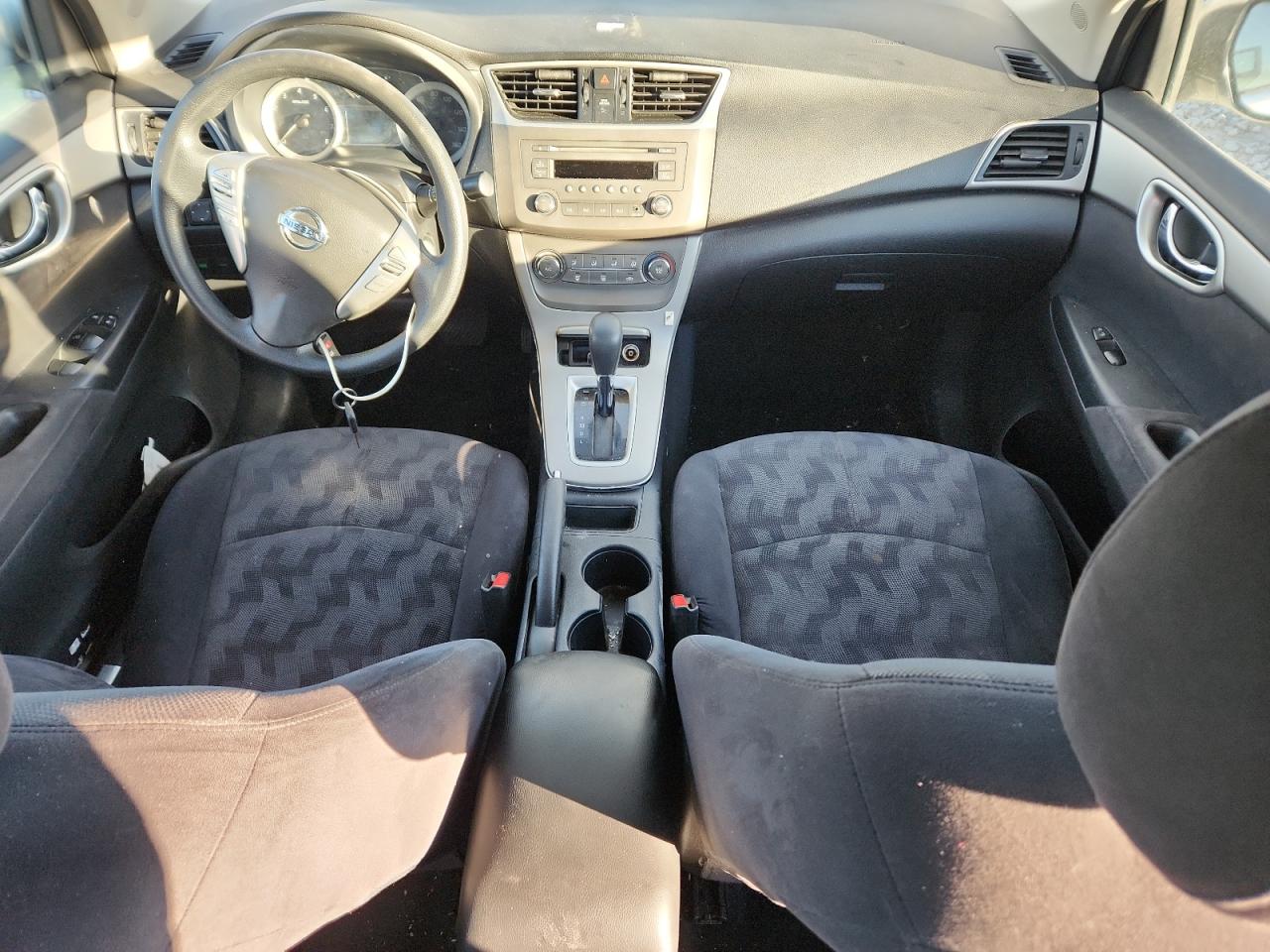 Nissan Sentra S Image 3