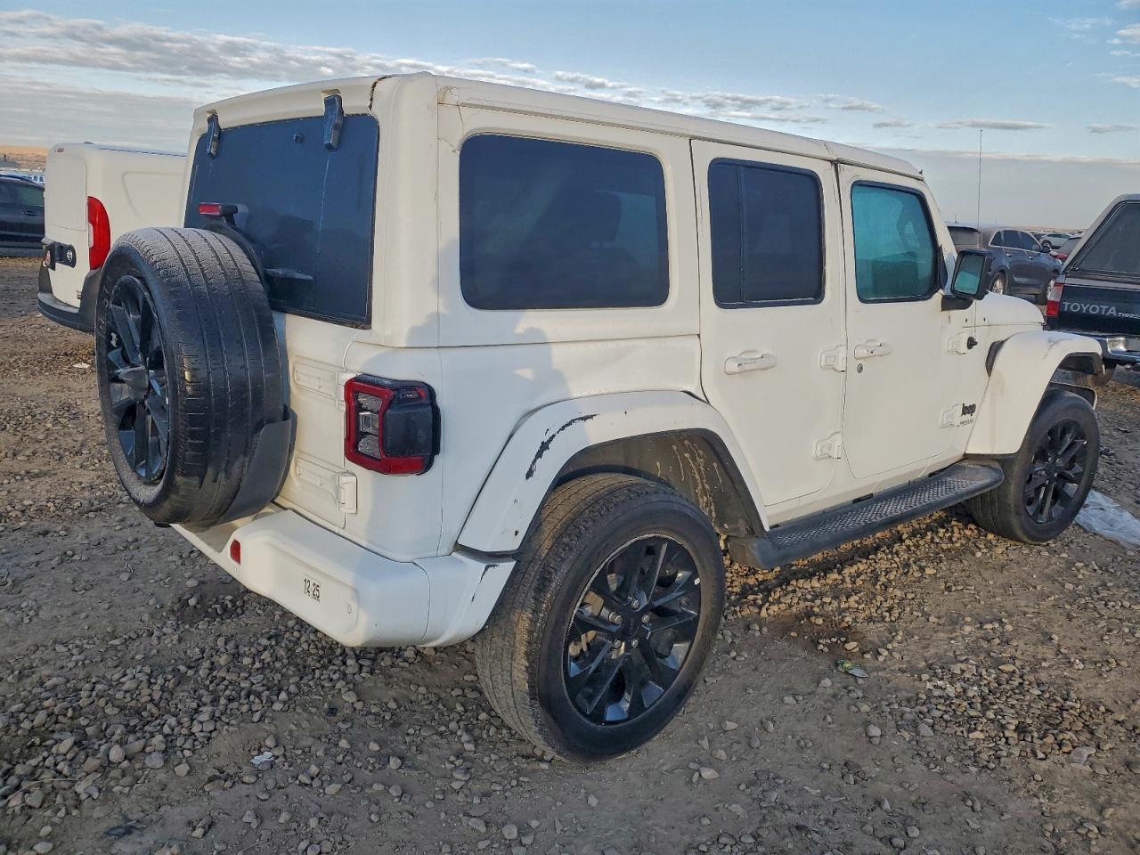 Jeep Wrangler Sahara Image 8