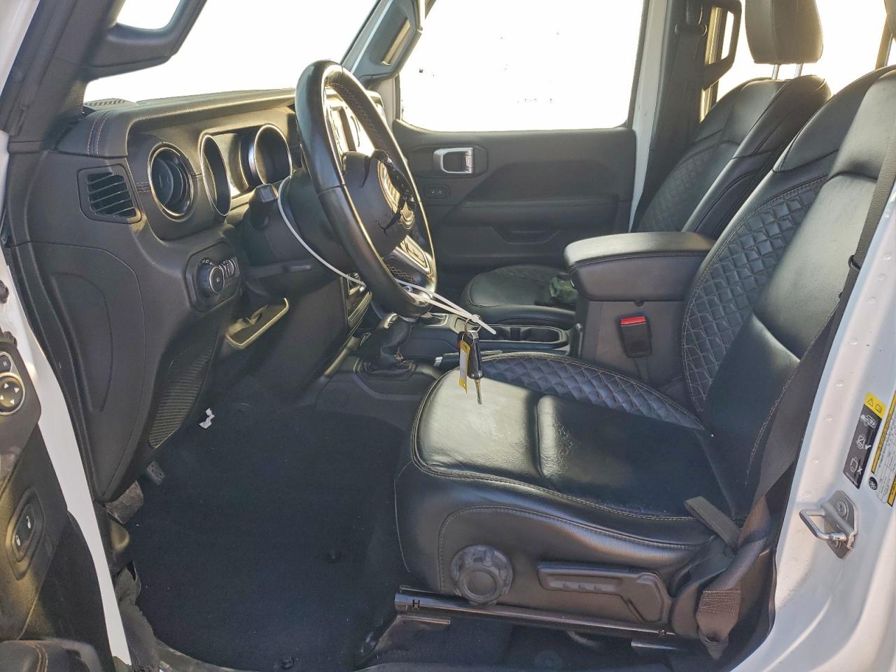 Jeep Wrangler Sahara Image 4