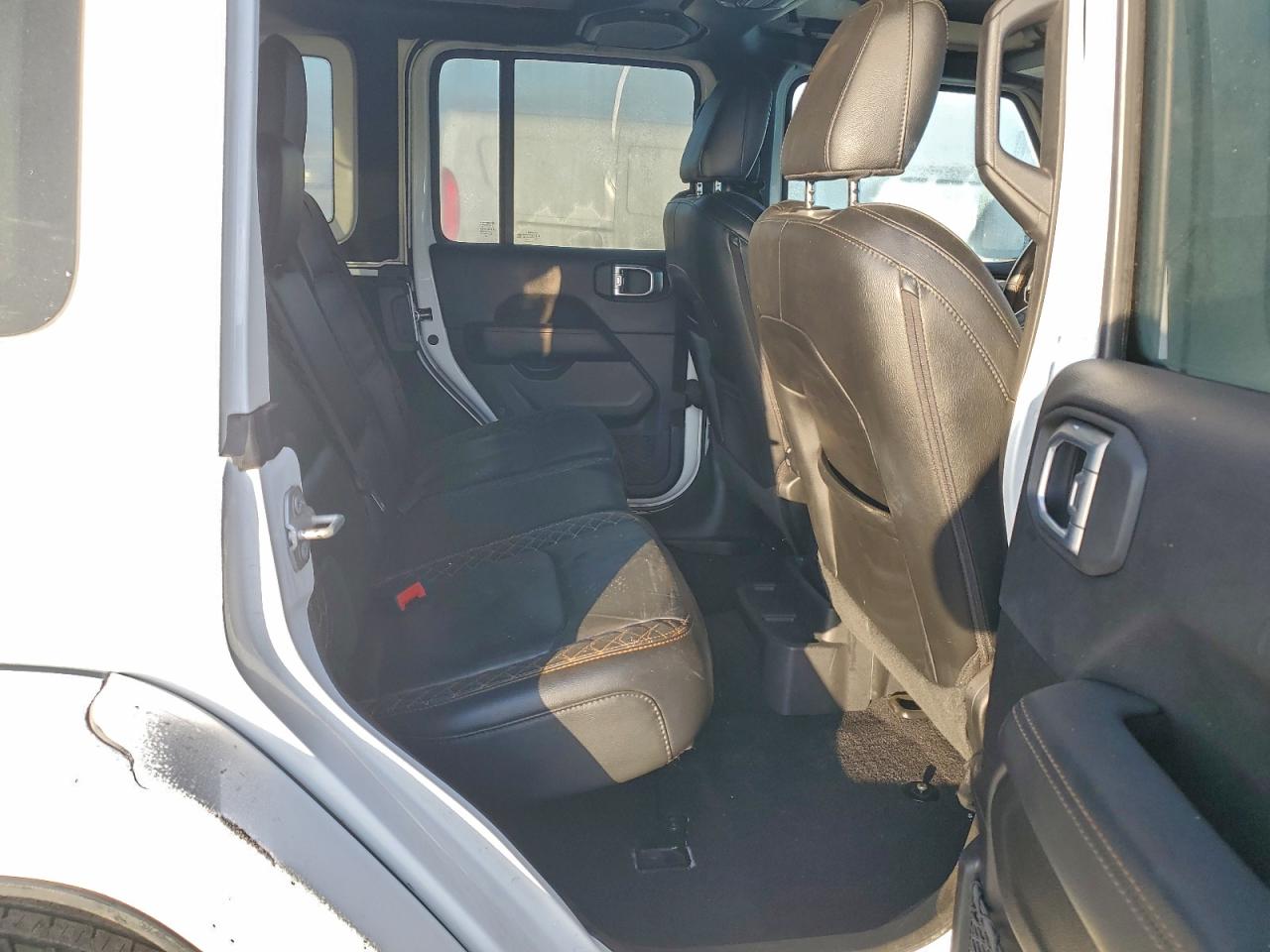 Jeep Wrangler Sahara Image 6