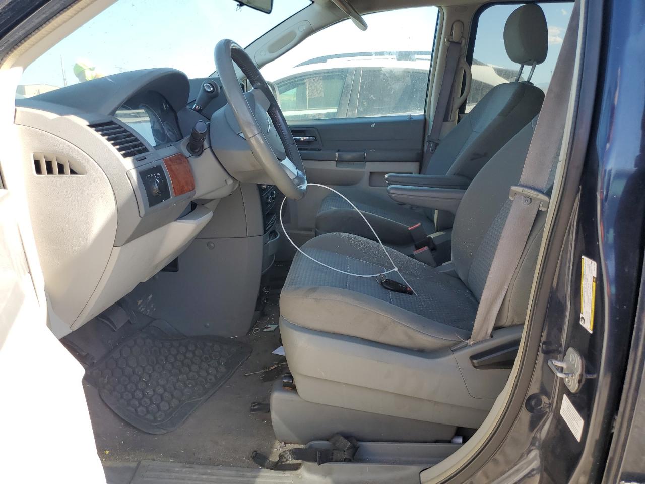 Chrysler Minivan Lx Image 8