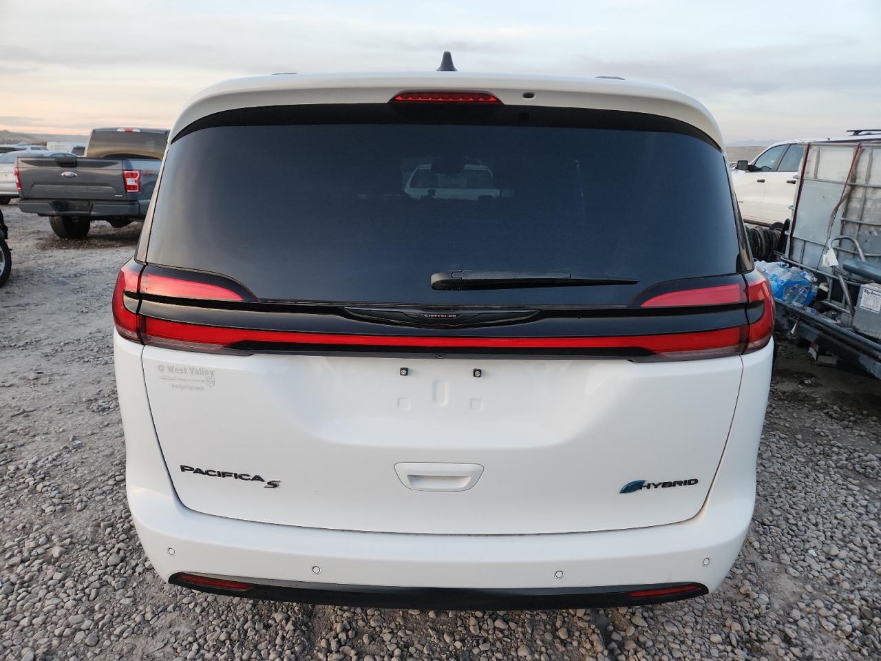 Chrysler Pacifica Hybrid Select Image 4