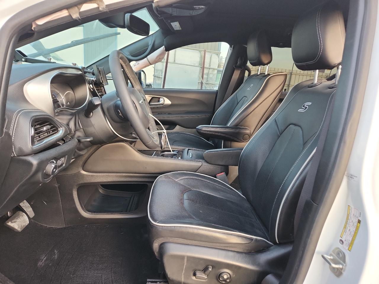 Chrysler Pacifica Hybrid Select Image 13