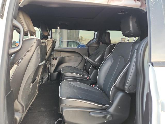 Chrysler Pacifica Hybrid Select Image 9