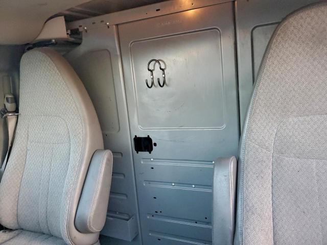 Chevrolet Express Image 7