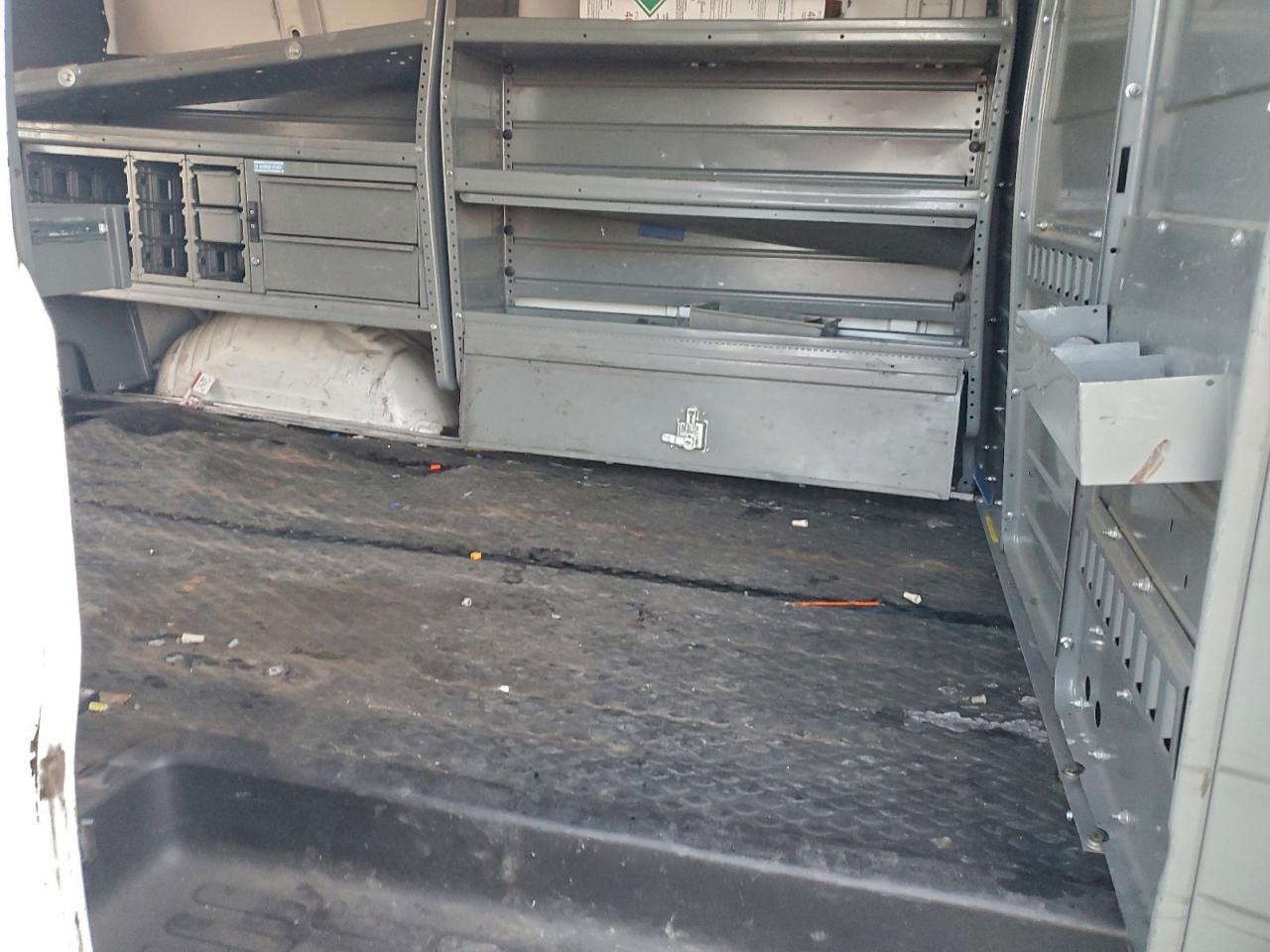 Chevrolet Express Image 11