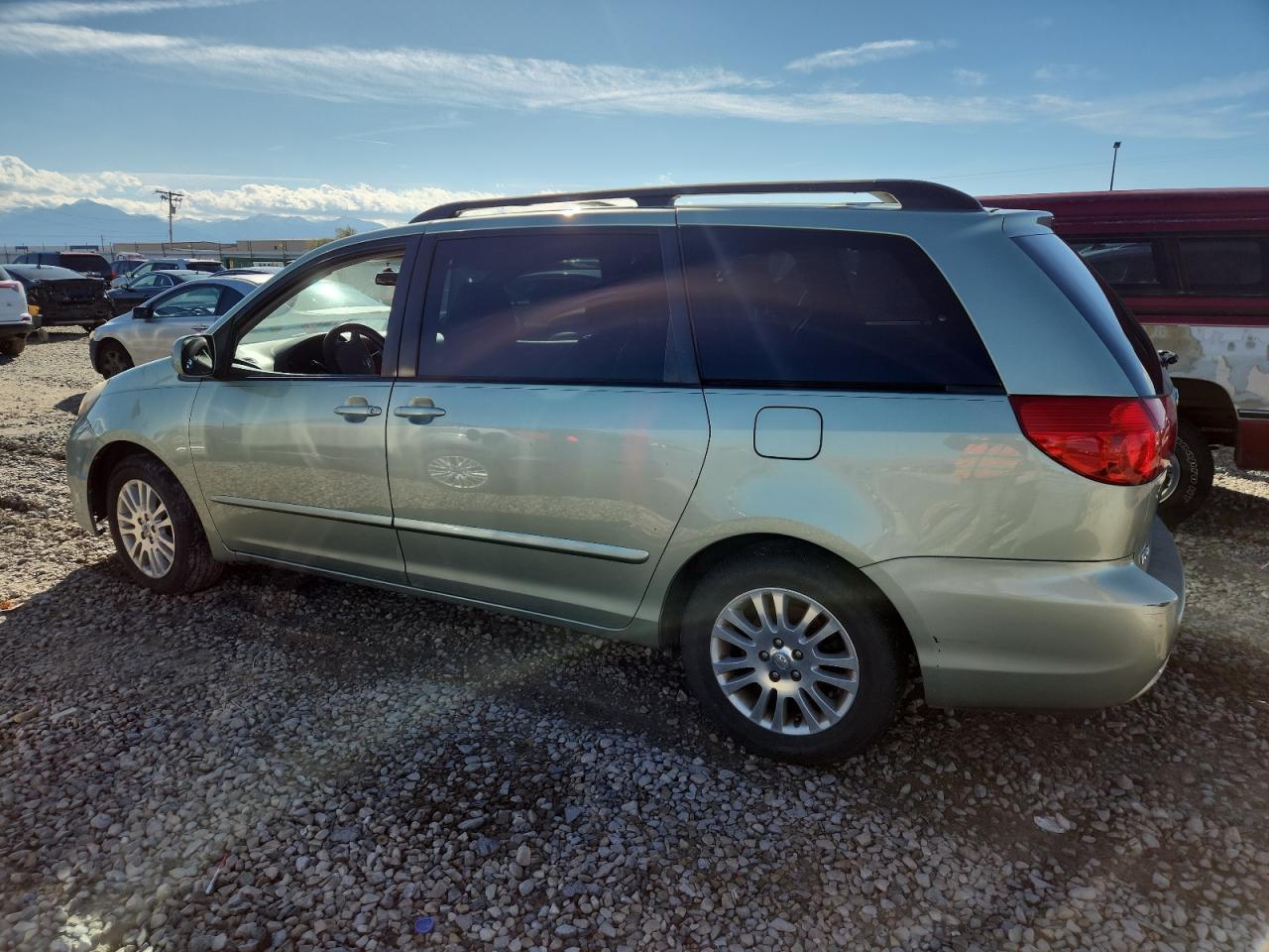 Toyota Sienna Xle Image 2