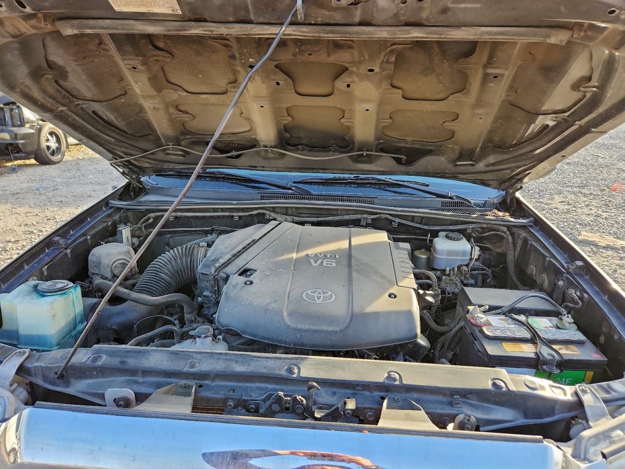 Toyota Tacoma Double Cab Image 8