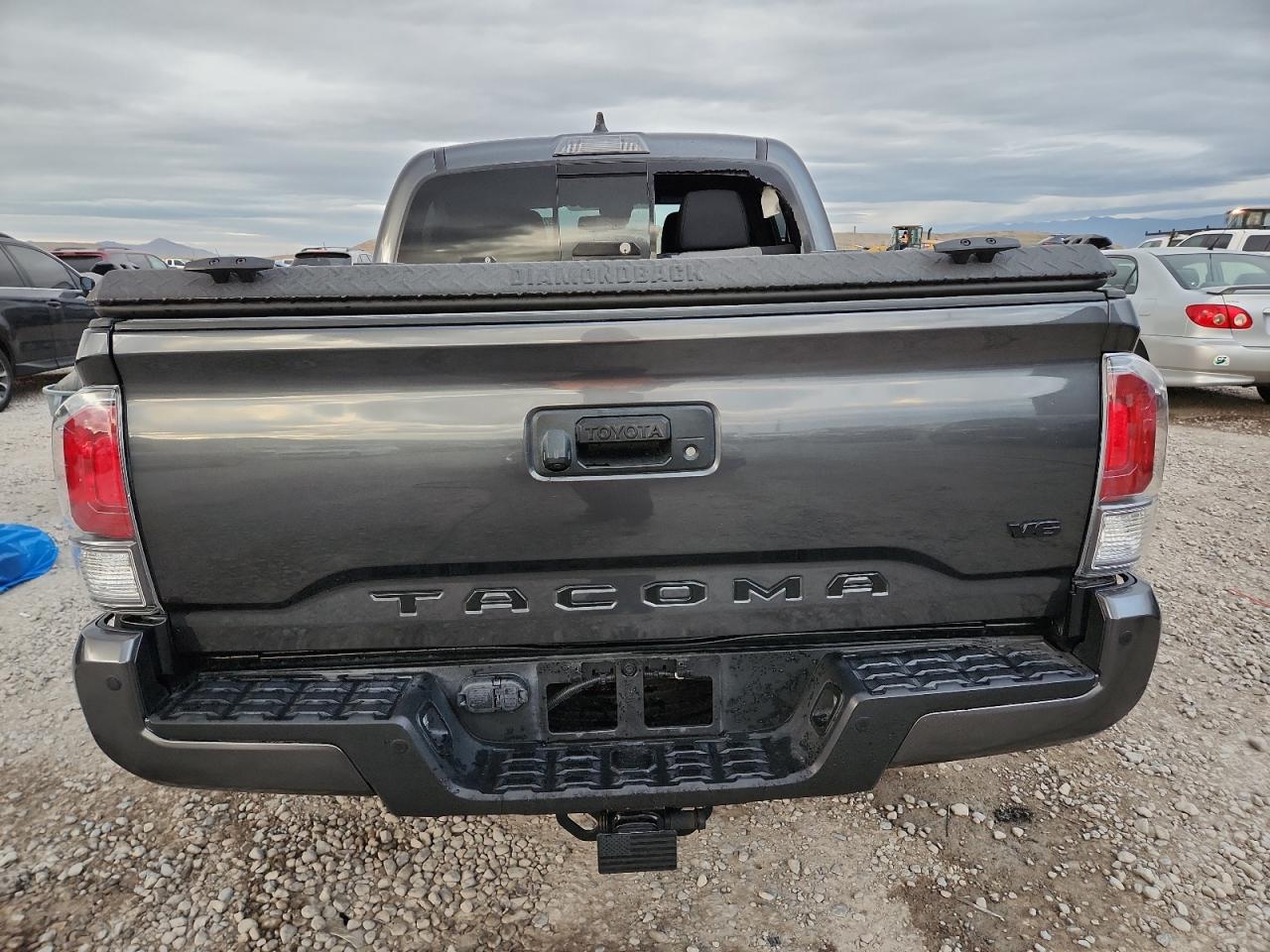 Toyota Tacoma Double Cab Image 4