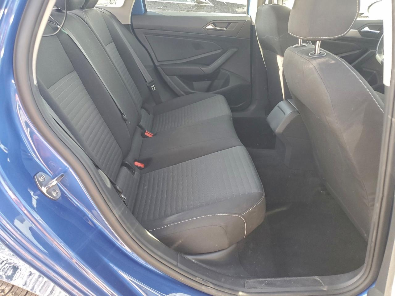 Volkswagen Jetta S Image 9