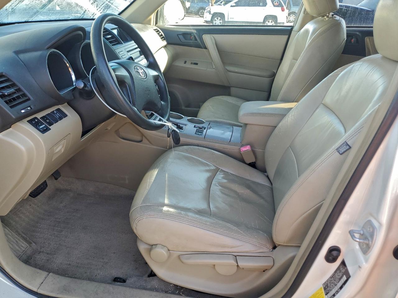 Toyota Highlander Image 8