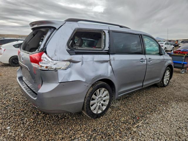 Toyota Sienna Xle Image 2