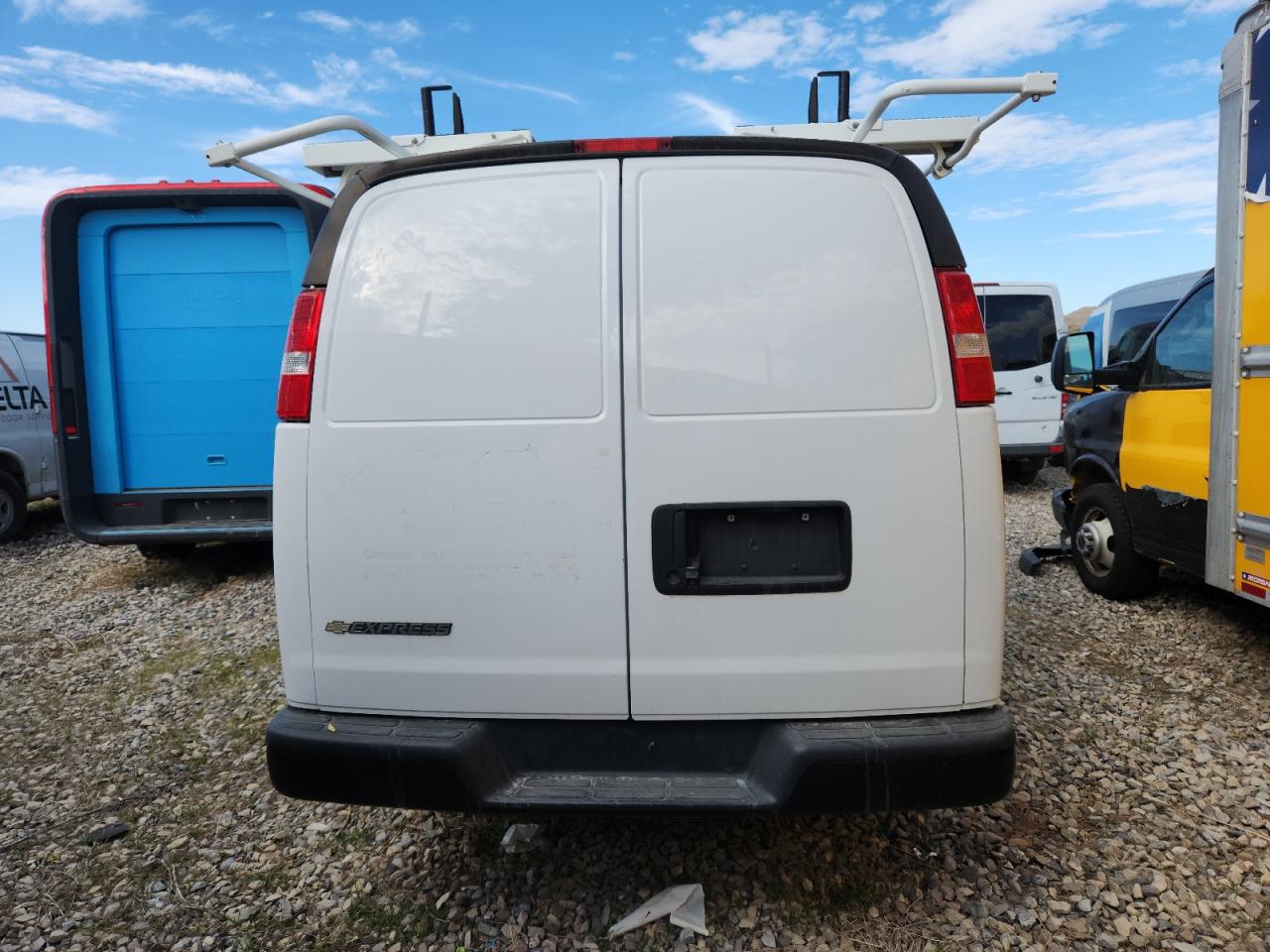 Chevrolet Express Image 3