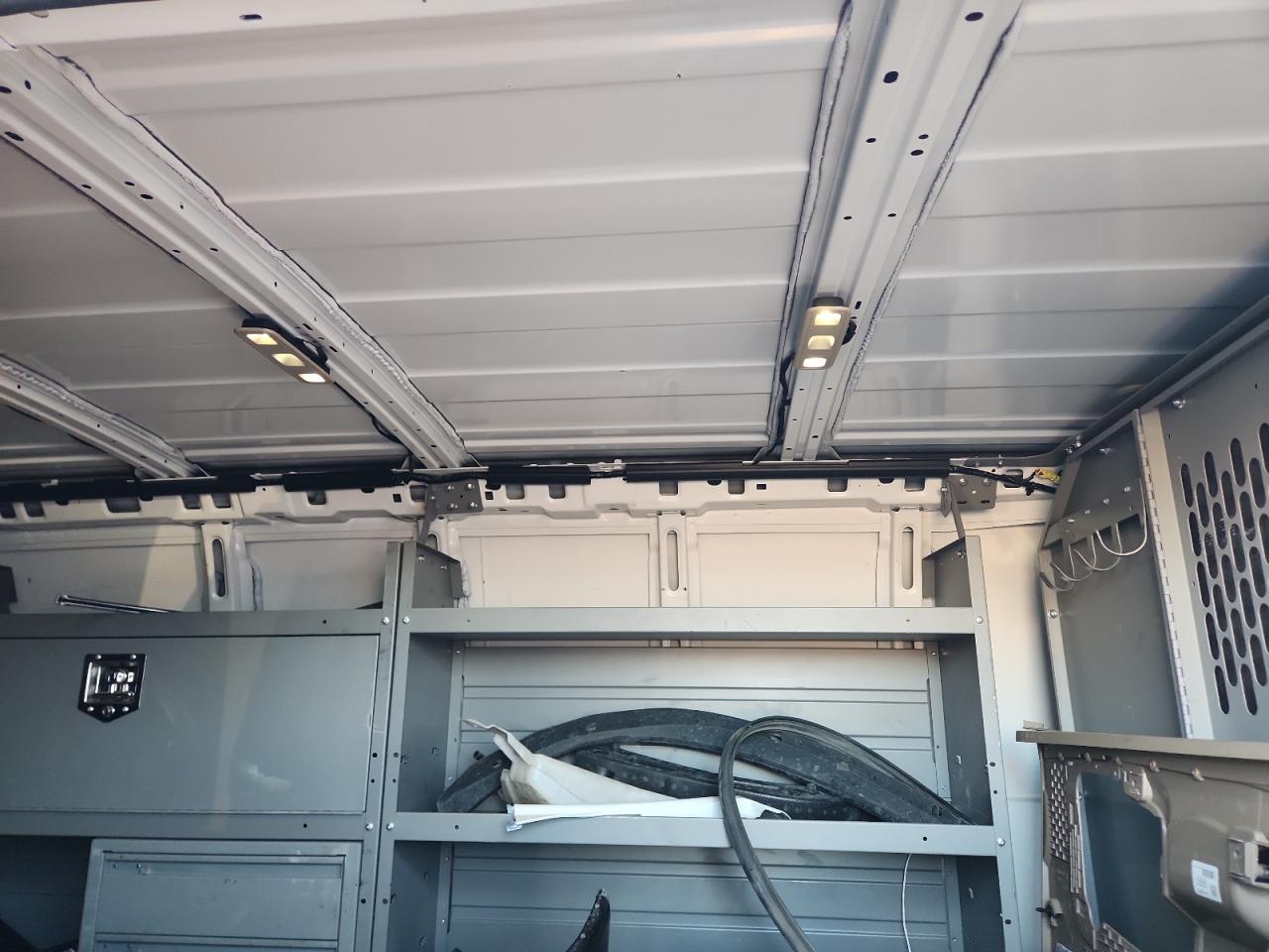 Chevrolet Express Image 11