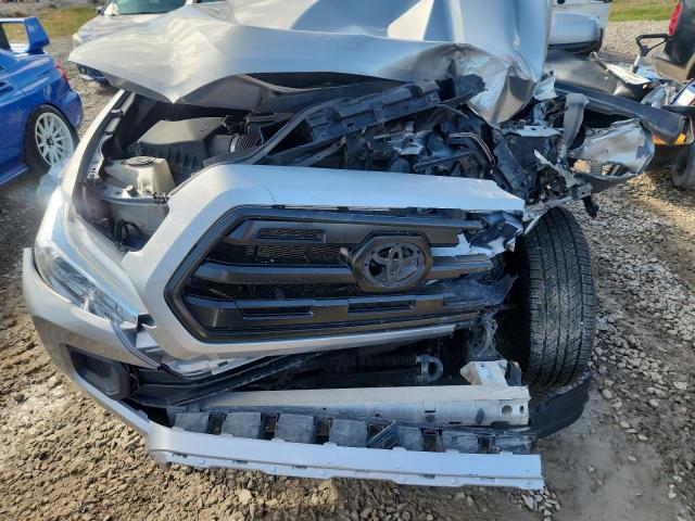 Toyota Tacoma Double Cab Image 8