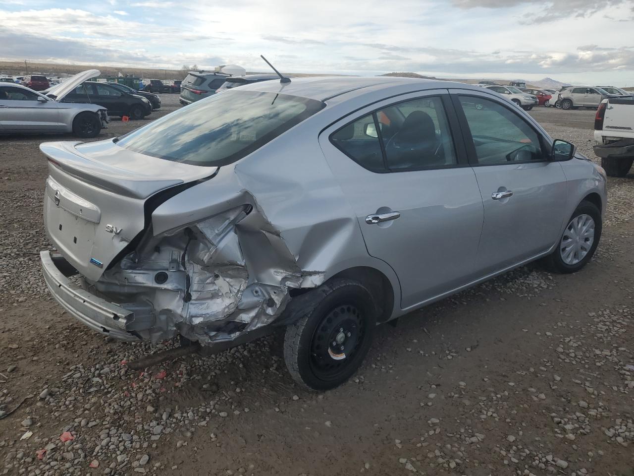 Nissan Versa S Image 3