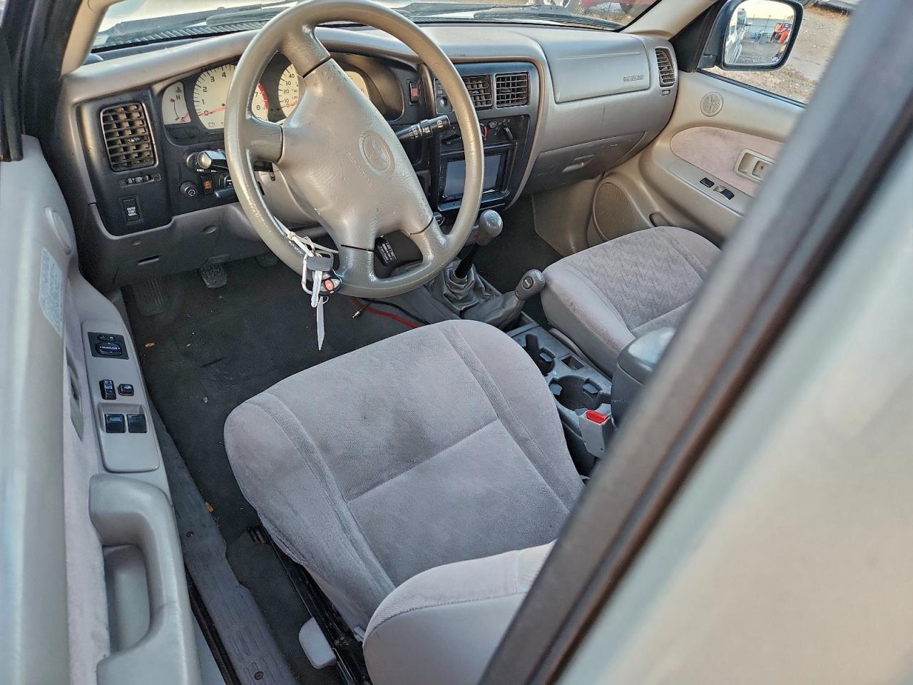 Toyota Tacoma Xtracab Image 2