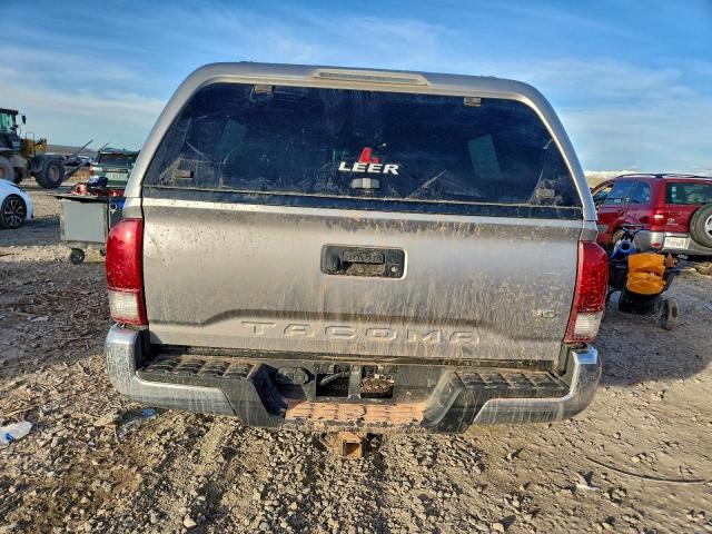 Toyota Tacoma Double Cab Image 4