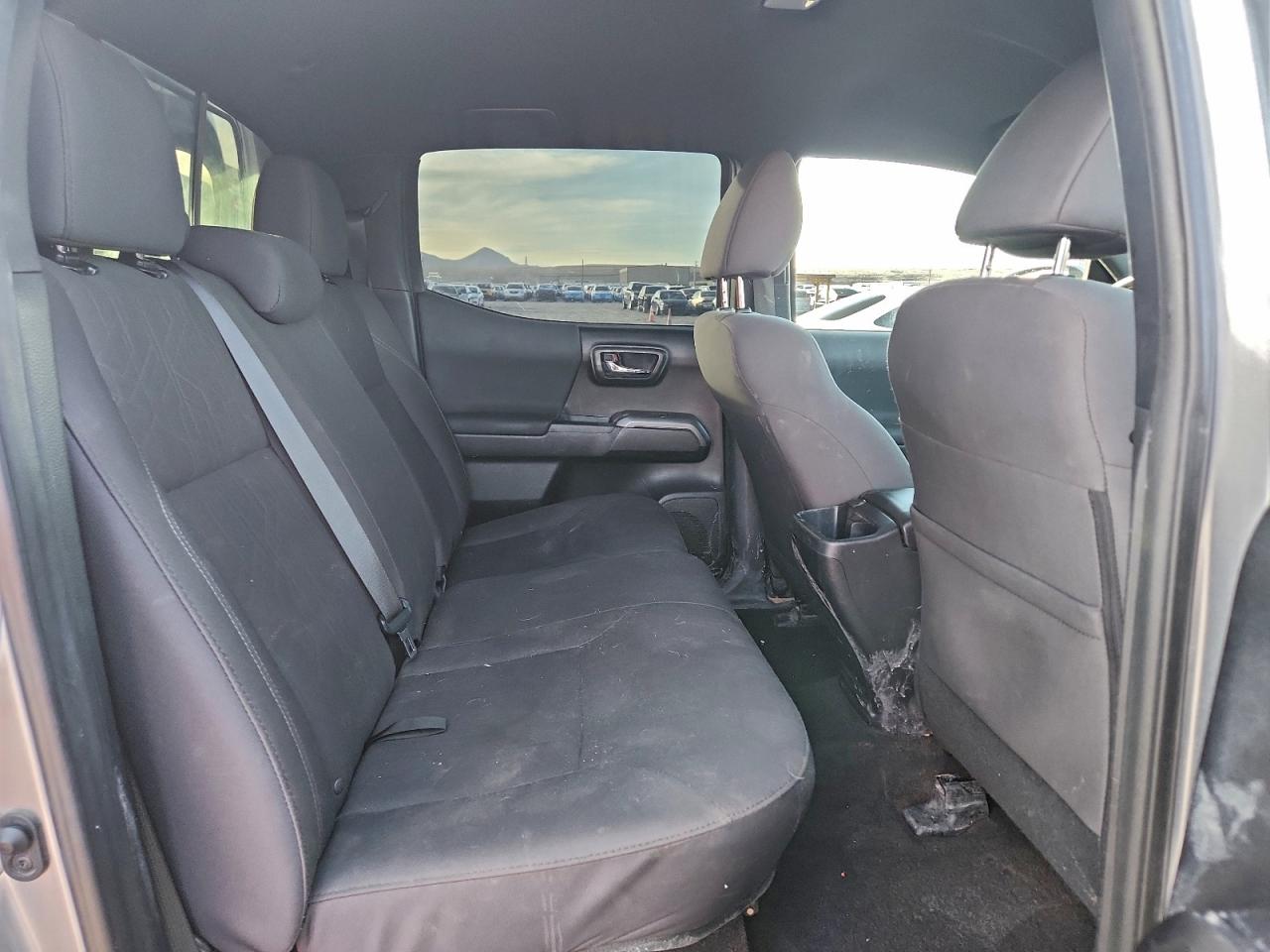 Toyota Tacoma Double Cab Image 8