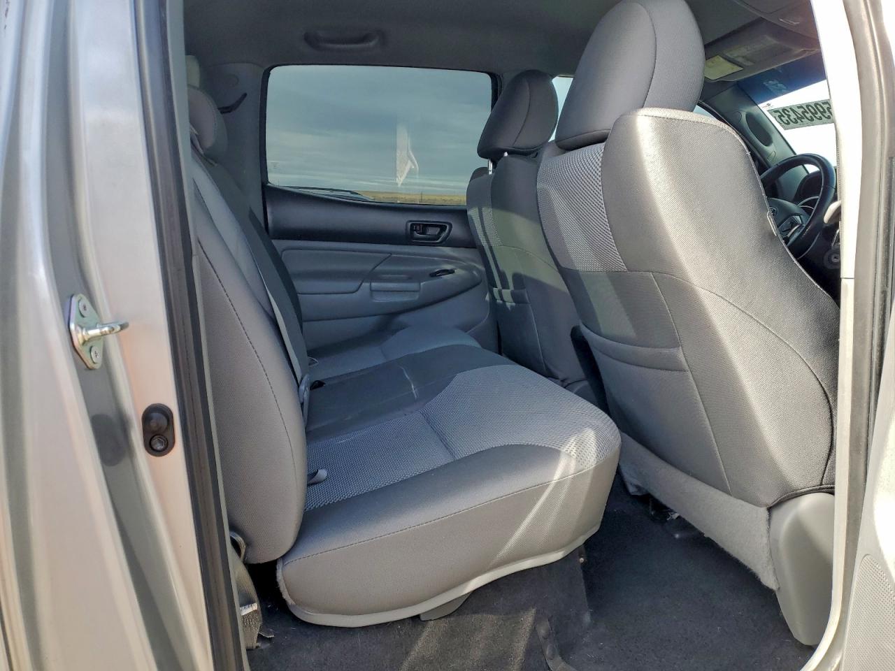 Toyota Tacoma Double Cab Image 9