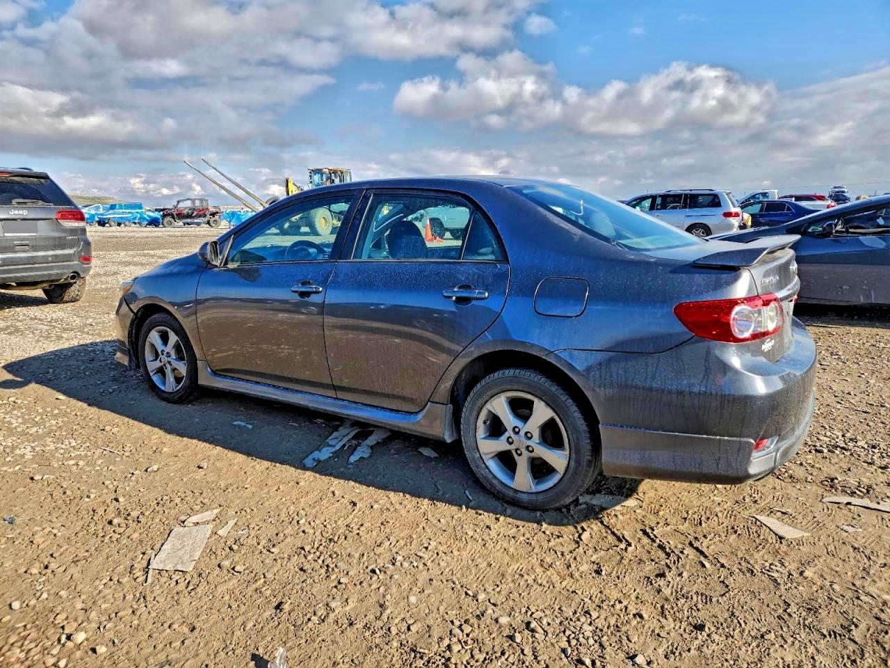 Toyota Corolla Base Image 2