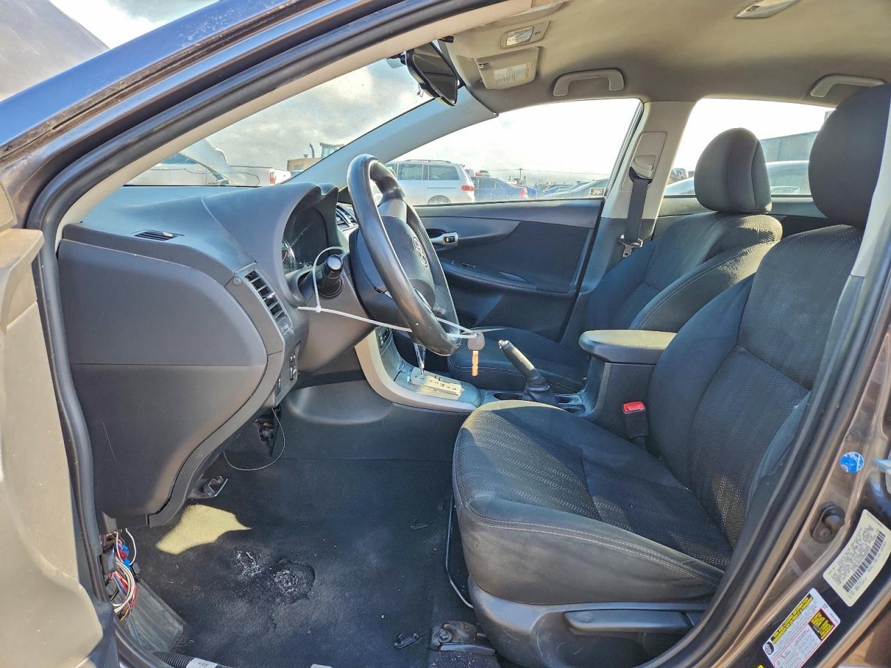 Toyota Corolla Base Image 8