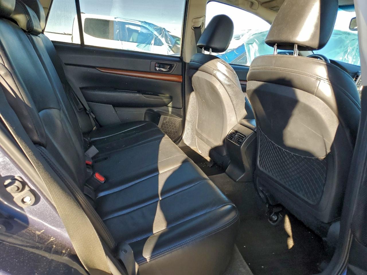 Subaru Outback 2.5i Limited Image 11