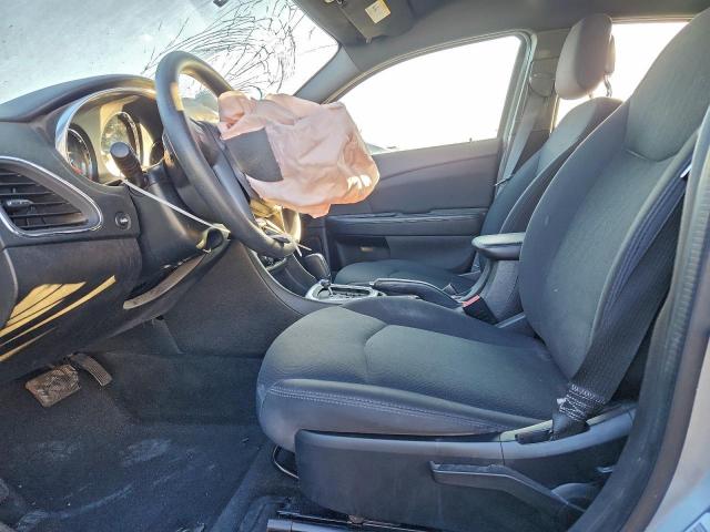 Chrysler 200 Lx Image 6