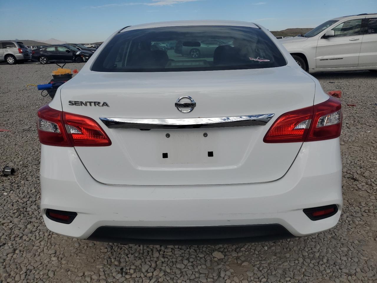 Nissan Sentra S Image 10