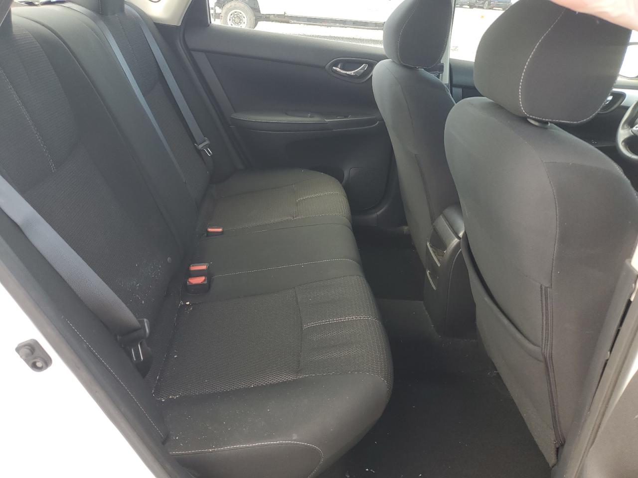 Nissan Sentra S Image 4