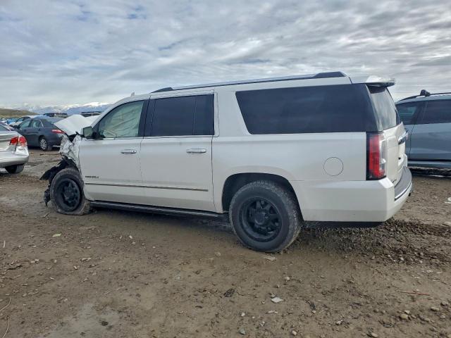 GMC Yukon Denali Image 11