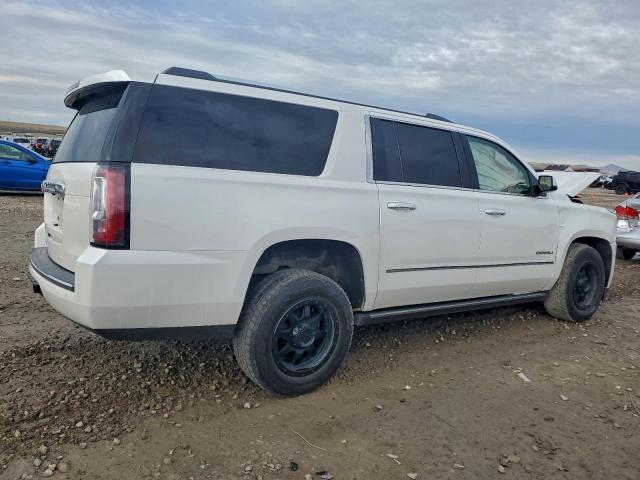 GMC Yukon Denali Image 3