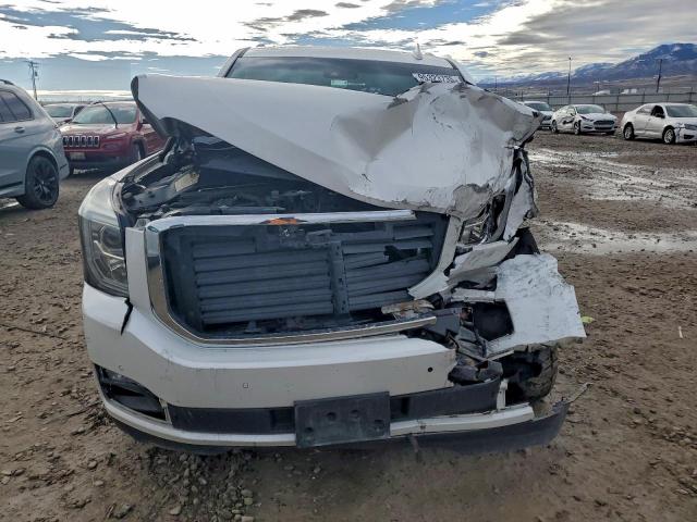 GMC Yukon Denali Image 6