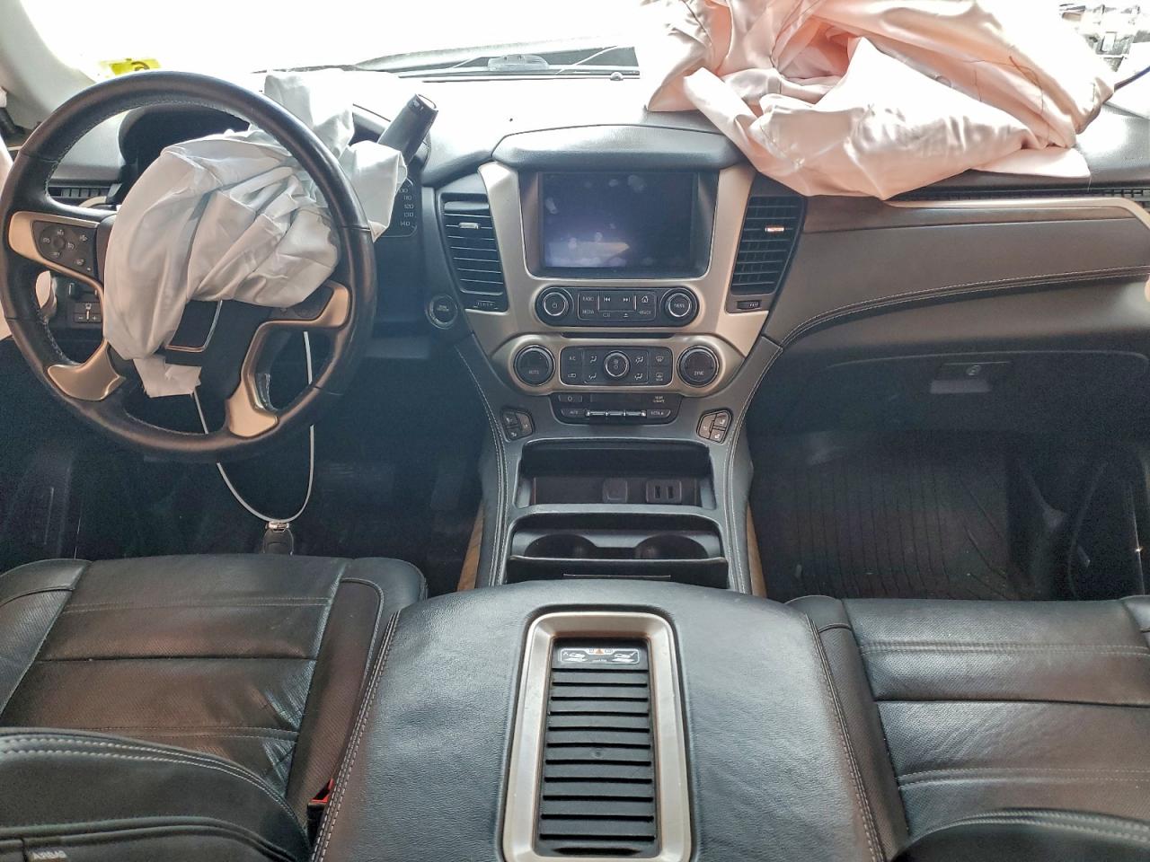 GMC Yukon Denali Image 12