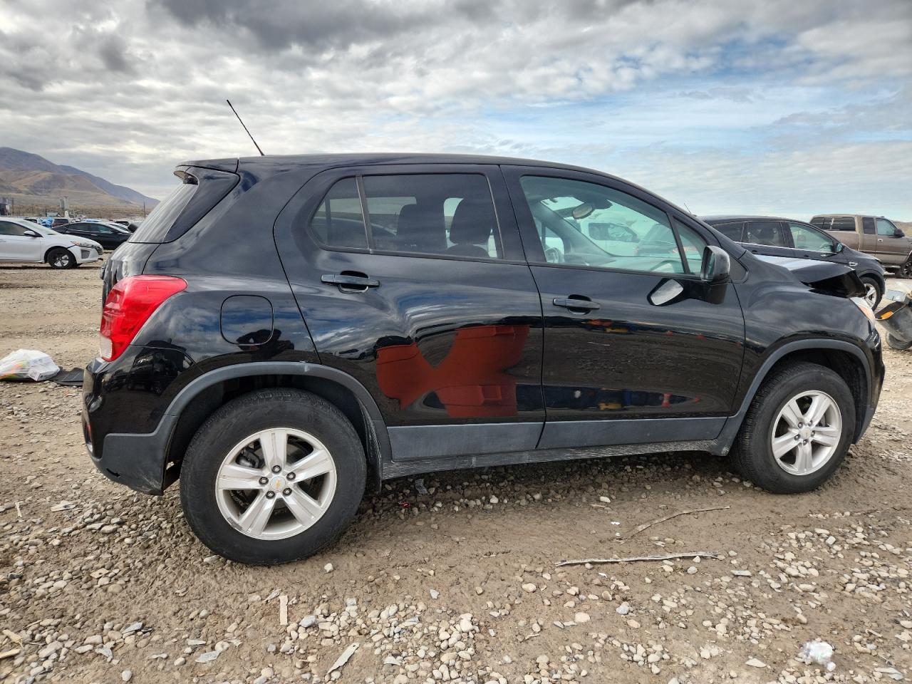 Chevrolet Trax Ls Image 2