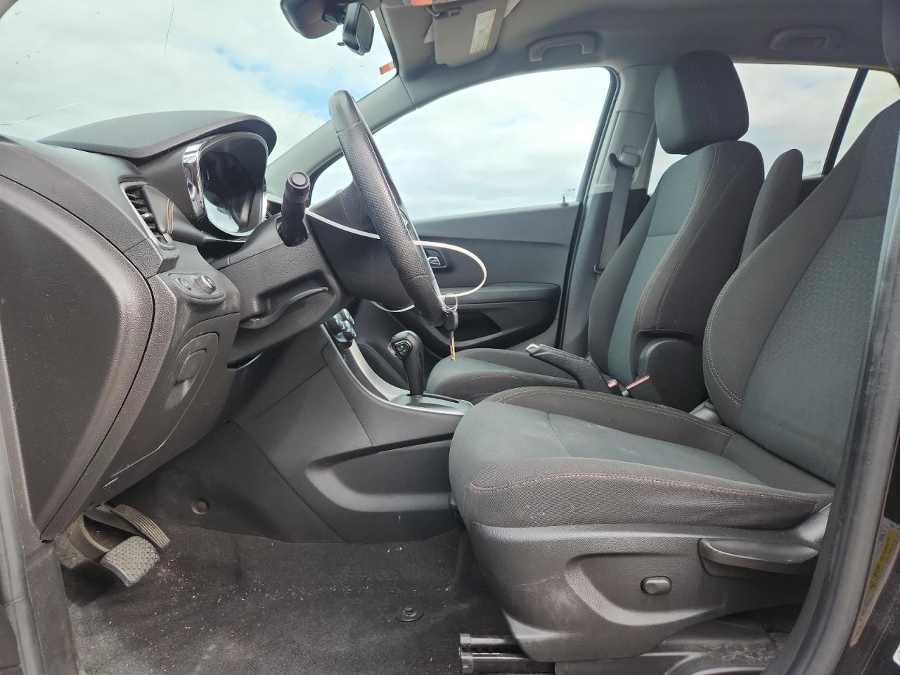 Chevrolet Trax Ls Image 5