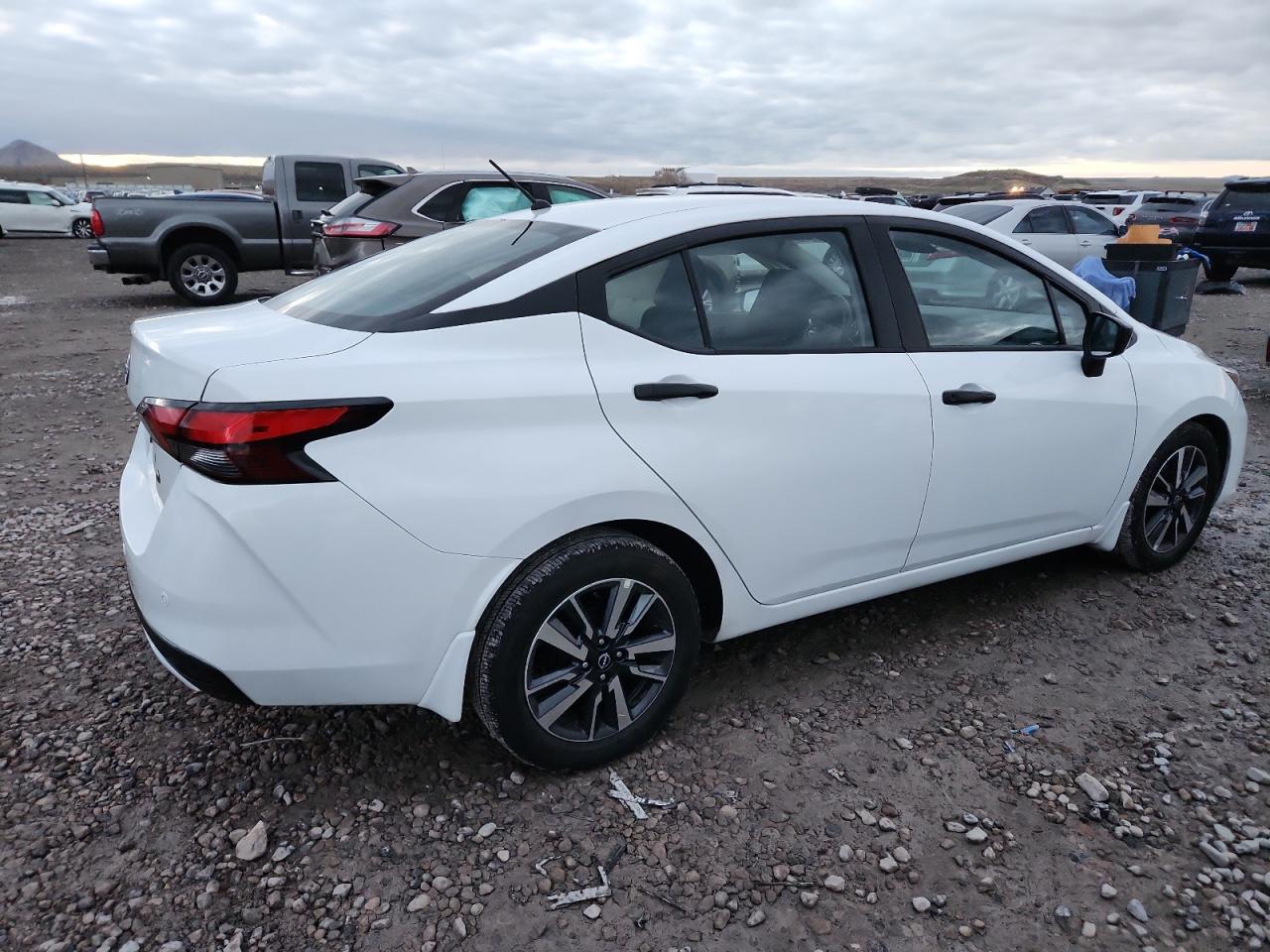 Nissan Versa S Image 9