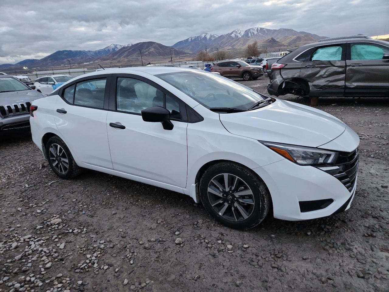 Nissan Versa S Image 3