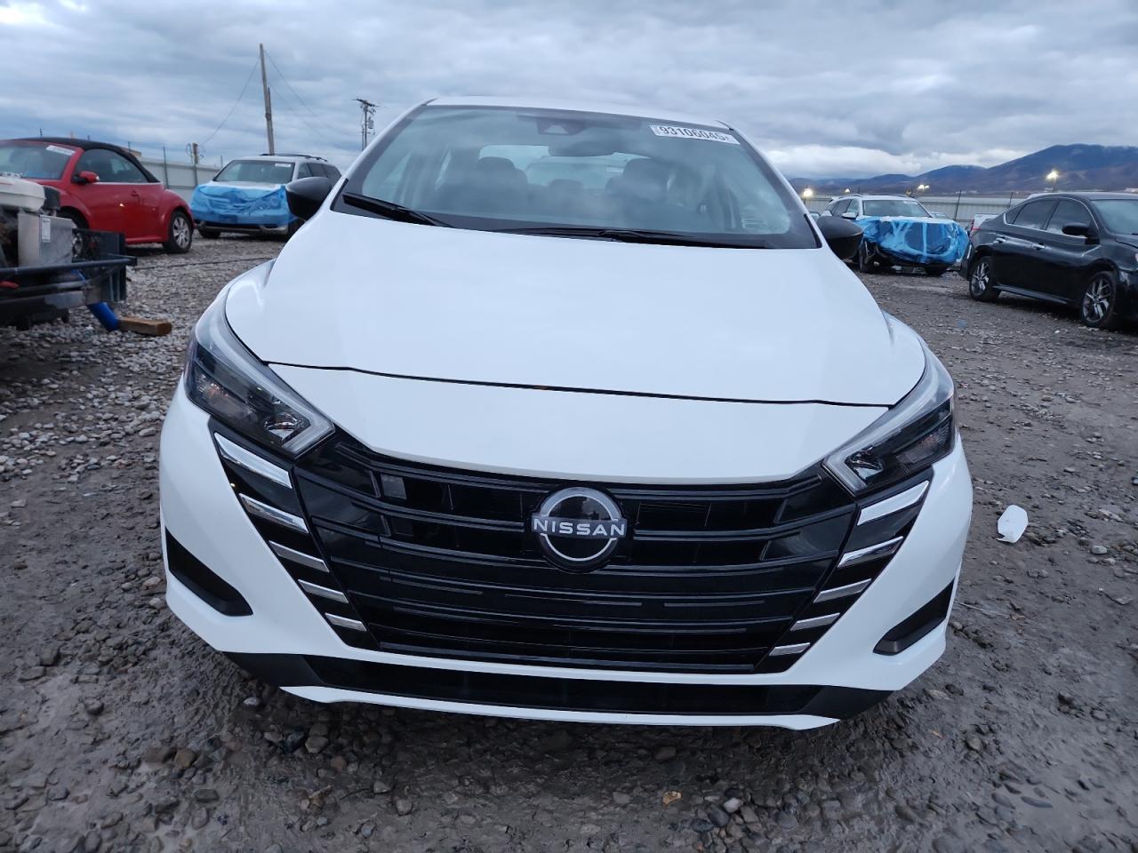 Nissan Versa S Image 4